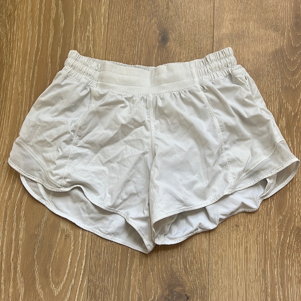 white lululemon hotty hot shorts